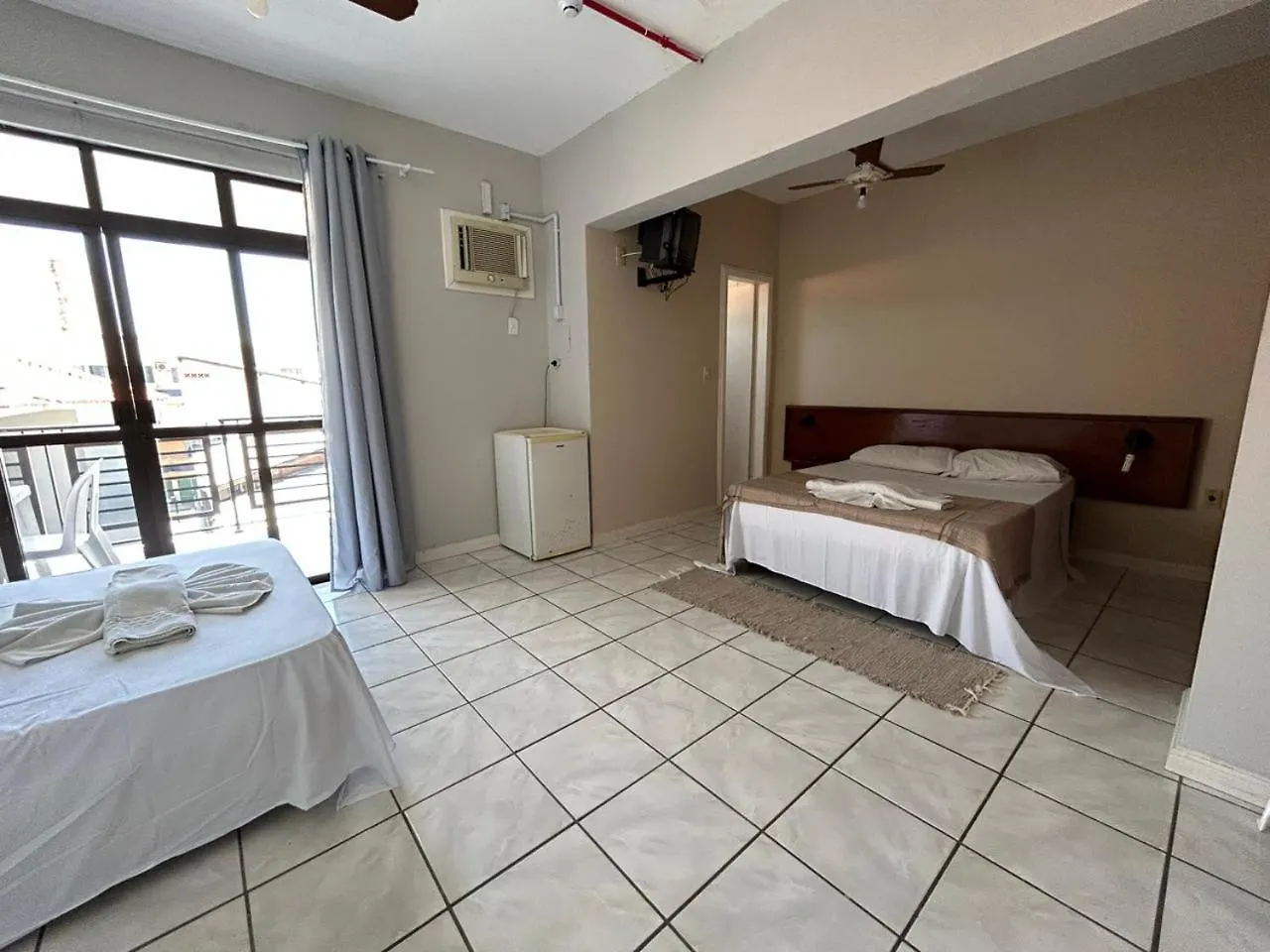 ** Hotel Ilha Azul Hospedagem Governador Celso Ramos Brasil